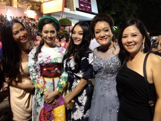 Khả Tú, Ca sĩ Khả Tú, Sao việt, Lý Nhã Kỳ