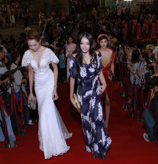 Khả Tú, Ca sĩ Khả Tú, Sao việt, Lý Nhã Kỳ