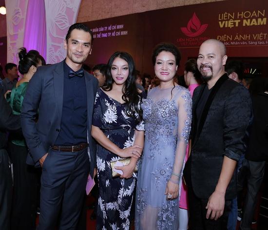 Khả Tú, Ca sĩ Khả Tú, Sao việt, Lý Nhã Kỳ