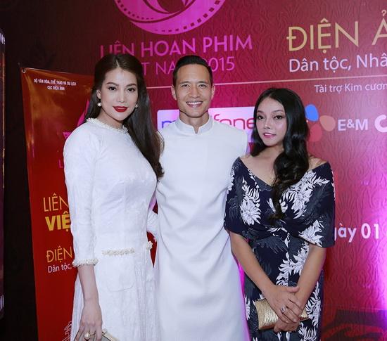 Khả Tú, Ca sĩ Khả Tú, Sao việt, Lý Nhã Kỳ