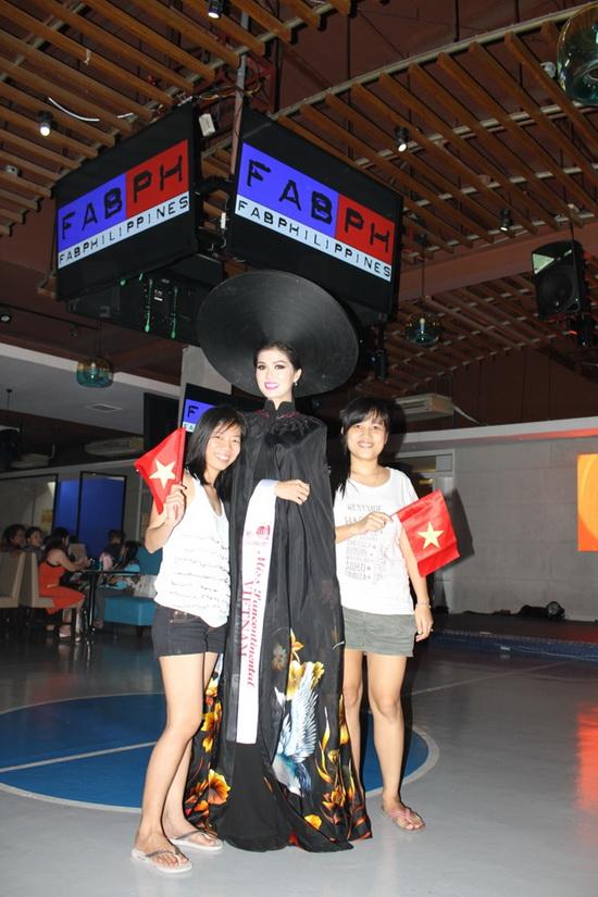 Oanh Yến, Hoa hậu thế giới toàn cầu, Sao Việt