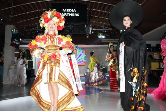 Oanh Yến, Hoa hậu thế giới toàn cầu, Sao Việt