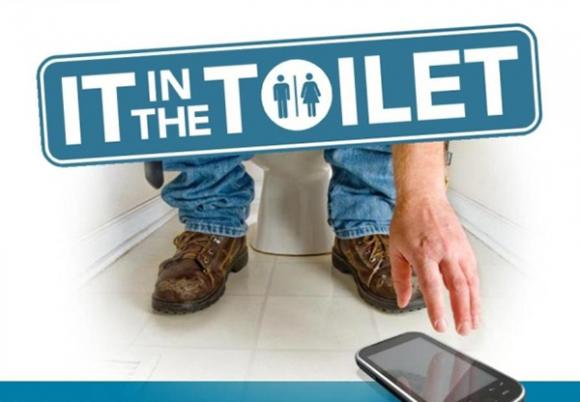 thói quen khi đi vệ sinh, thói quen đi vệ sinh, đọc sách khi đi vệ sinh, ngồi vệ sinh quá lâu, dùng điện thoại khi đi vệ sinh