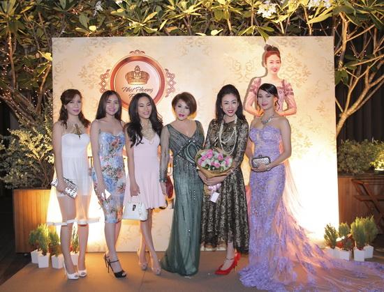 Vũ Hoàng Việt, Yvonne Thuý Hoàng, Sao Việt