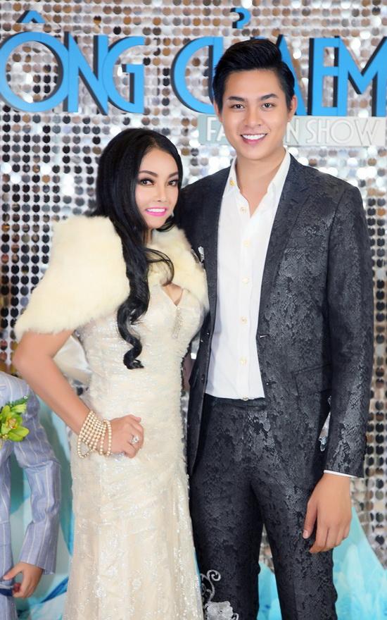 Khả Tú, Ca sĩ Khả Tú, Sao Việt