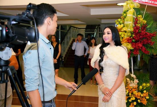 Khả Tú, Ca sĩ Khả Tú, Sao Việt