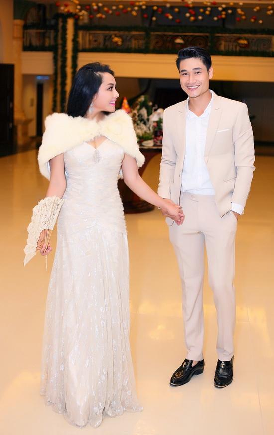 Khả Tú, Ca sĩ Khả Tú, Sao Việt