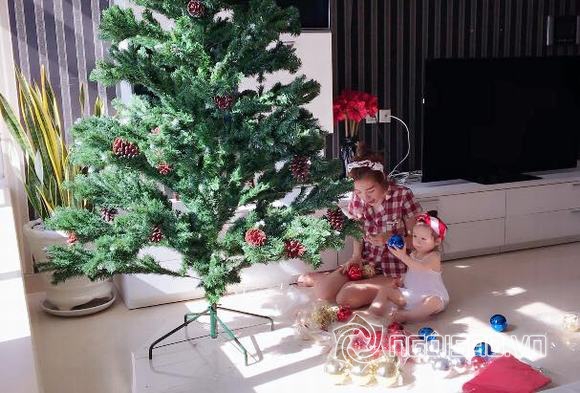sao việt trang trí cây thông Noel, sao Việt, không gian đón Noel của sao Việt