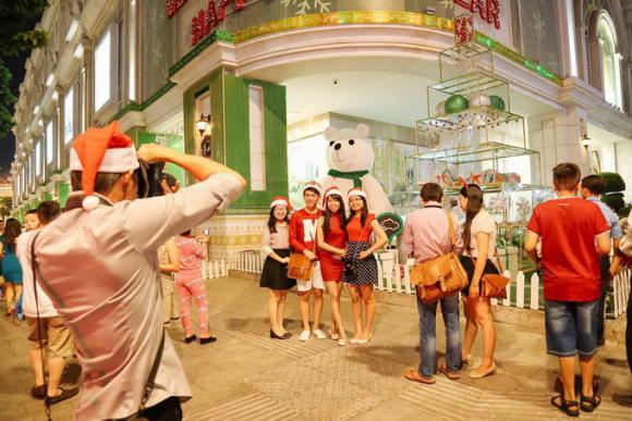 sao-teen-2212-3-ngoisao 1 GrabCar, #GrabXmas, Union Square