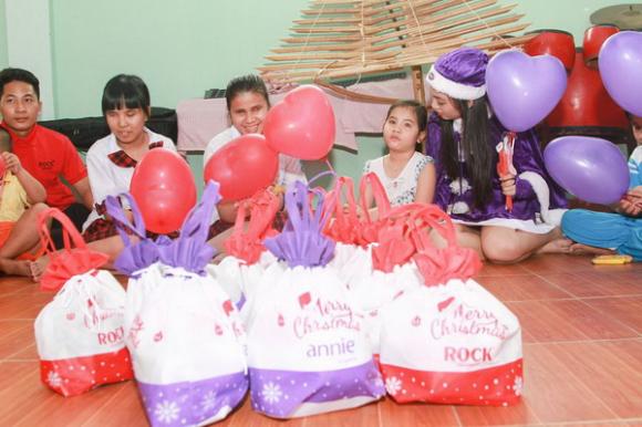  ông già Noel ROCK, Công chúa tuyết annie, Giáng sinh