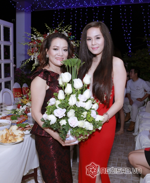 Đông đảo nghệ sĩ, người mẫu đến mừng sinh nhật của nhà thiết kế Oanh Phan 5 Nhà thiết kế Oanh Phan, Sinh nhật nhà thiết kế Oanh Phan, Sao Việt