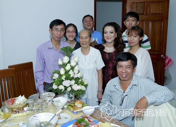 Đông đảo nghệ sĩ, người mẫu đến mừng sinh nhật của nhà thiết kế Oanh Phan 1 Nhà thiết kế Oanh Phan, Sinh nhật nhà thiết kế Oanh Phan, Sao Việt