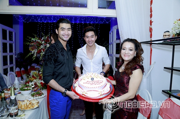 Đông đảo nghệ sĩ, người mẫu đến mừng sinh nhật của nhà thiết kế Oanh Phan 0 Nhà thiết kế Oanh Phan, Sinh nhật nhà thiết kế Oanh Phan, Sao Việt