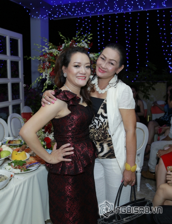 Đông đảo nghệ sĩ, người mẫu đến mừng sinh nhật của nhà thiết kế Oanh Phan 0 Nhà thiết kế Oanh Phan, Sinh nhật nhà thiết kế Oanh Phan, Sao Việt