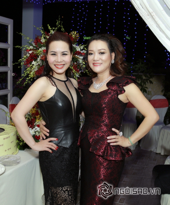 Đông đảo nghệ sĩ, người mẫu đến mừng sinh nhật của nhà thiết kế Oanh Phan 0 Nhà thiết kế Oanh Phan, Sinh nhật nhà thiết kế Oanh Phan, Sao Việt