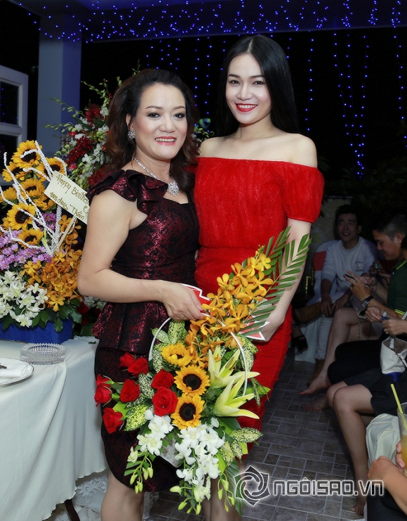 Đông đảo nghệ sĩ, người mẫu đến mừng sinh nhật của nhà thiết kế Oanh Phan 3 Nhà thiết kế Oanh Phan, Sinh nhật nhà thiết kế Oanh Phan, Sao Việt