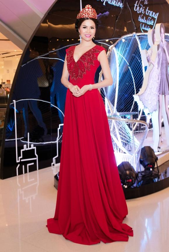 Bùi Thị Hà, Hoa hậu Quý bà 2014, Sao Việt