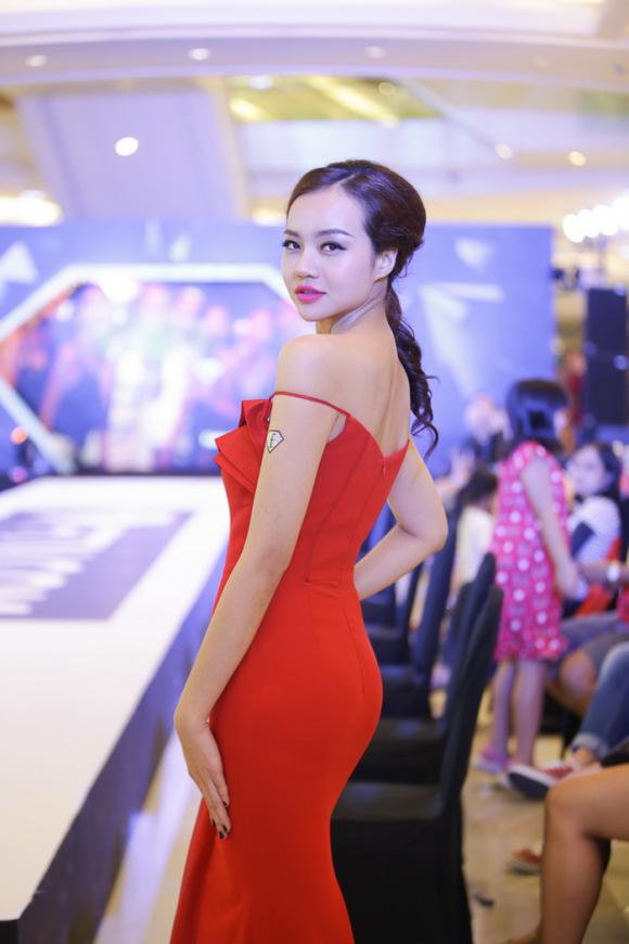 Hoa hậu Kiều Ngân, Fashion TV, Premier Vietnam Girls Collection