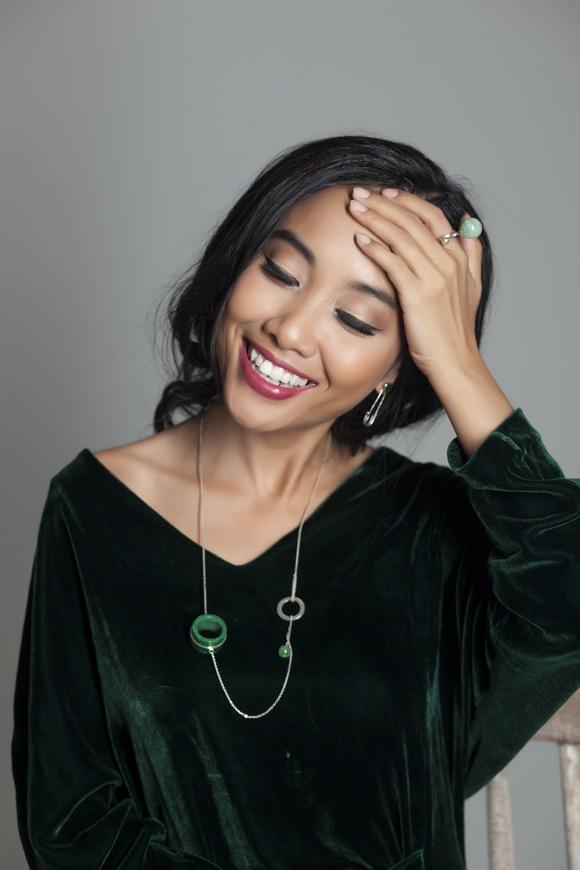 Ca sĩ đoan trang,đoan trang cá tính với phụ kiện,đoan trang ấn tượng