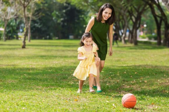 Hoàng Bách, Vợ chồng Hoàng Bách, Sao Việt