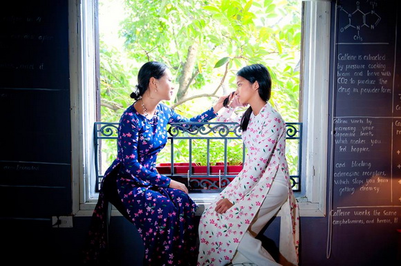 12483679716657435102789354852101nresize-ngoisao 2 Nét đẹp cổ truyền,áo dài duyên dáng,mùa xuân về