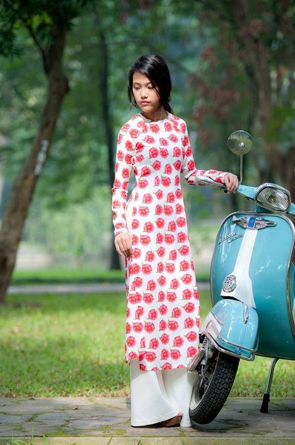 12511546716658028436063529134860nresize-ngoisao 0 Nét đẹp cổ truyền,áo dài duyên dáng,mùa xuân về