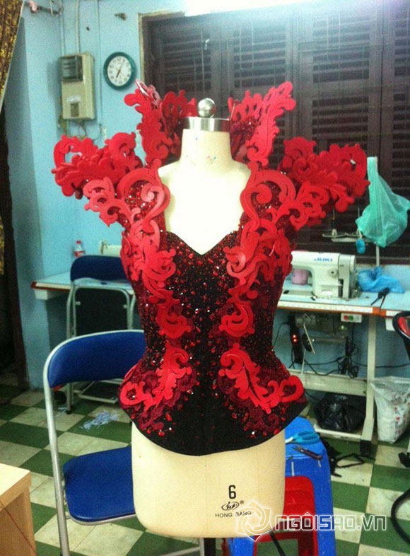 Maya,Hà Hồ,stylist lên tiếng vụ Maya nhái trang phục Hà Hồ