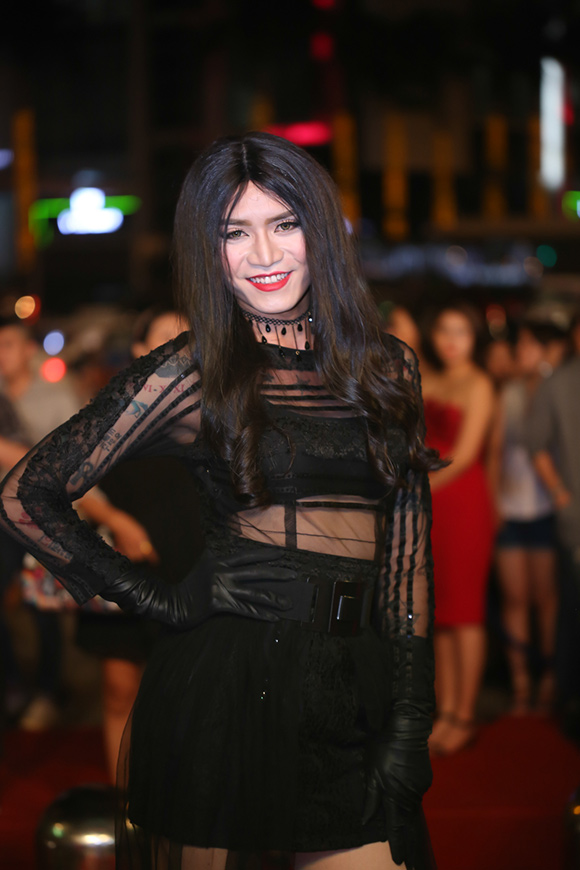 BB Trần, BB Trần diện váy sexy trên thảm đỏ, Điệp vụ chân dài