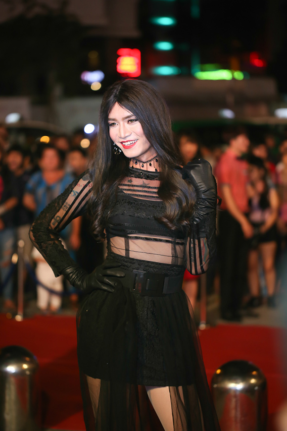 BB Trần, BB Trần diện váy sexy trên thảm đỏ, Điệp vụ chân dài