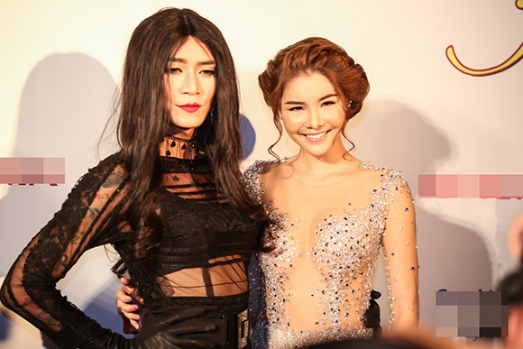BB Trần, BB Trần diện váy sexy trên thảm đỏ, Điệp vụ chân dài