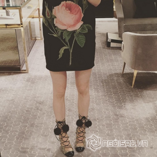 mỹ nhân việt, mỹ nhân việt khoe hàng hiệu, mỹ nhân việt chụp ảnh chân