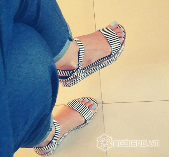 mỹ nhân việt, mỹ nhân việt khoe hàng hiệu, mỹ nhân việt chụp ảnh chân