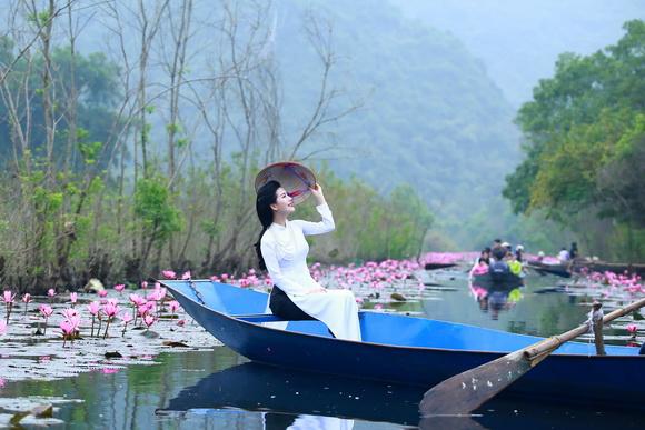 Người đẹp nhã uyên,mc nhã uyên,nhã uyên rẻ hướng làm mc