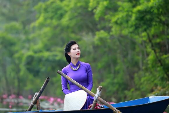 Người đẹp nhã uyên,mc nhã uyên,nhã uyên rẻ hướng làm mc