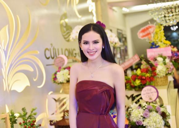 Hoa hậu hoàn vũ 2015 được yêu thích nhất, Sang Lê, Sao Việt