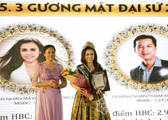 chi-bich-44-ngoisao.vn.jpg 0 thời trang cao cấp Sensorial, thương hiệu Sensorial, thời trang Việt