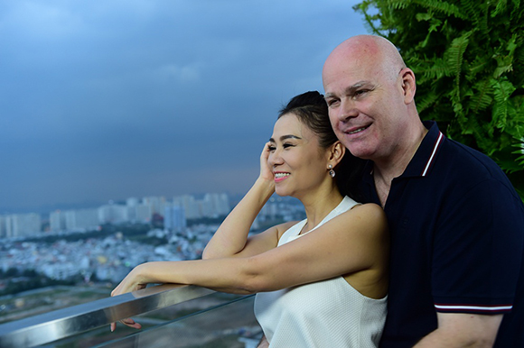 Thu Minh, Nữ hoàng nhạc dance, chồng Tây diện áo dài đón Tết cùng Thu Minh