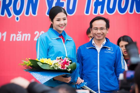 Hoa hậu ngọc hân,hoa hậu việt nam 2010,ngọc hân gói bánh chưng