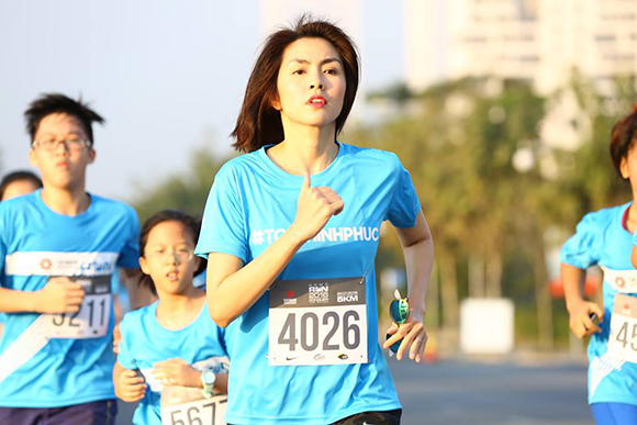 Tăng Thanh Hà, vợ chồng Tăng Thanh Hà, vợ chồng Tăng Thanh Hà chạy bộ