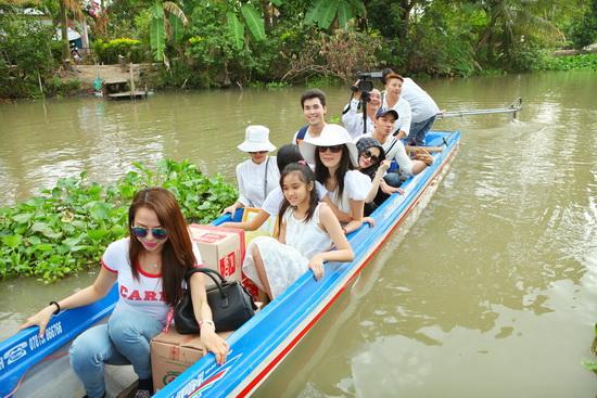 Á hậu Tố Uyên, Á hậu Tố Uyên làm từ thiện, Sao Việt