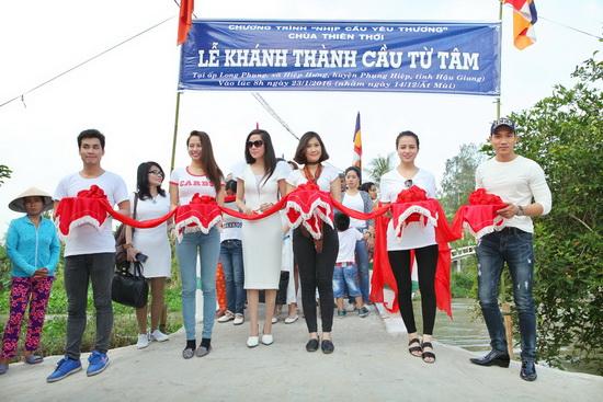 Á hậu Tố Uyên, Á hậu Tố Uyên làm từ thiện, Sao Việt