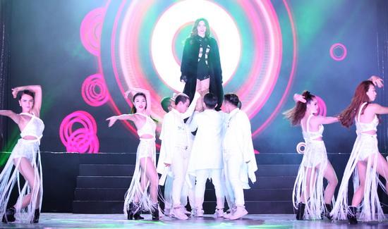 Hoài Linh, Liveshow Hoài Linh 2016, Cát Phượng