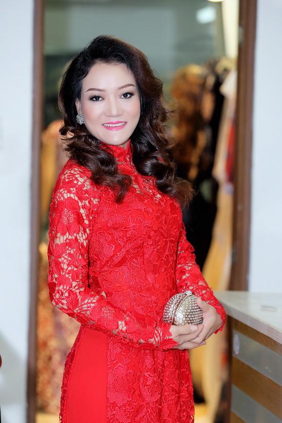 Nhà thiết kế Oanh Phan, Hoàng My Colection, Sao Việt