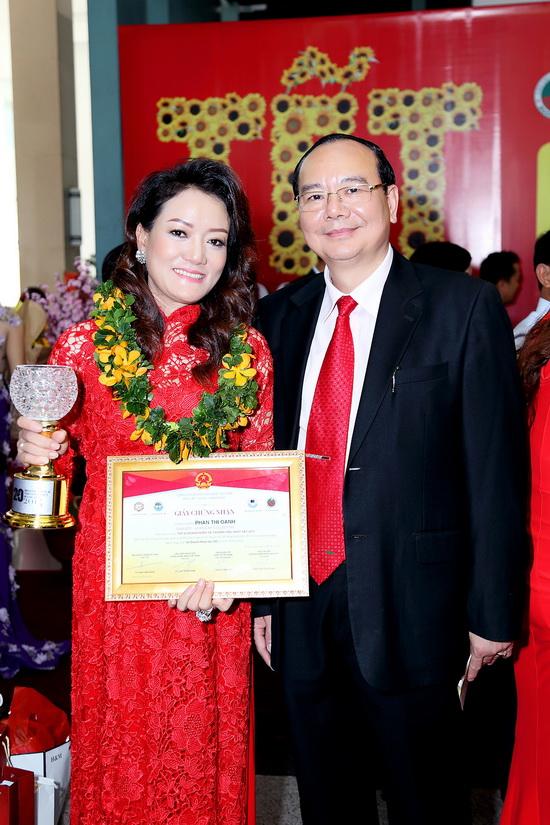 Nhà thiết kế Oanh Phan, Hoàng My Colection, Sao Việt