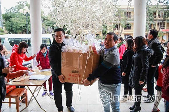 Thúy Hạnh, Thúy Hạnh - Minh Khang, vợ chồng Thúy Hạnh đội rét đi từ thiện