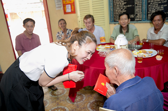 Mỹ Tâm, Họa mi tóc nâu, Mỹ Tâm phục vụ văn nghệ miễn phí