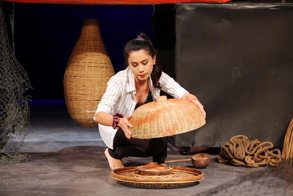 MC Anh Thơ, Đảo lửa, Sao Việt