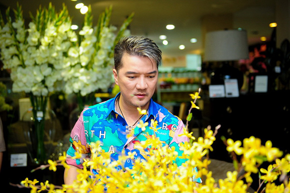 Mr. Đàm, Ông hoàng nhạc Việt, Mr. Đàm bảnh bao đi sắm nội thất