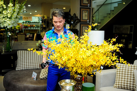 Mr. Đàm, Ông hoàng nhạc Việt, Mr. Đàm bảnh bao đi sắm nội thất