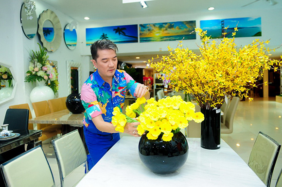 Mr. Đàm, Ông hoàng nhạc Việt, Mr. Đàm bảnh bao đi sắm nội thất